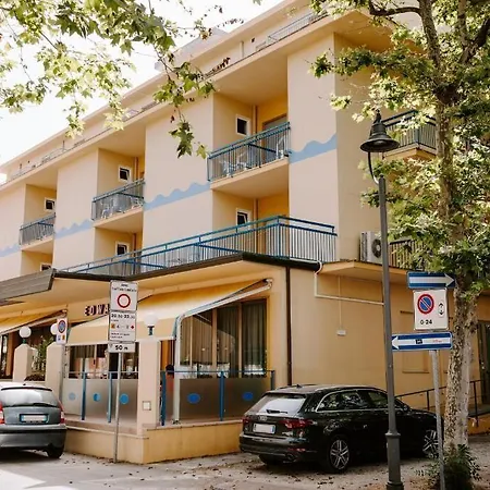 Отель Edward 3*